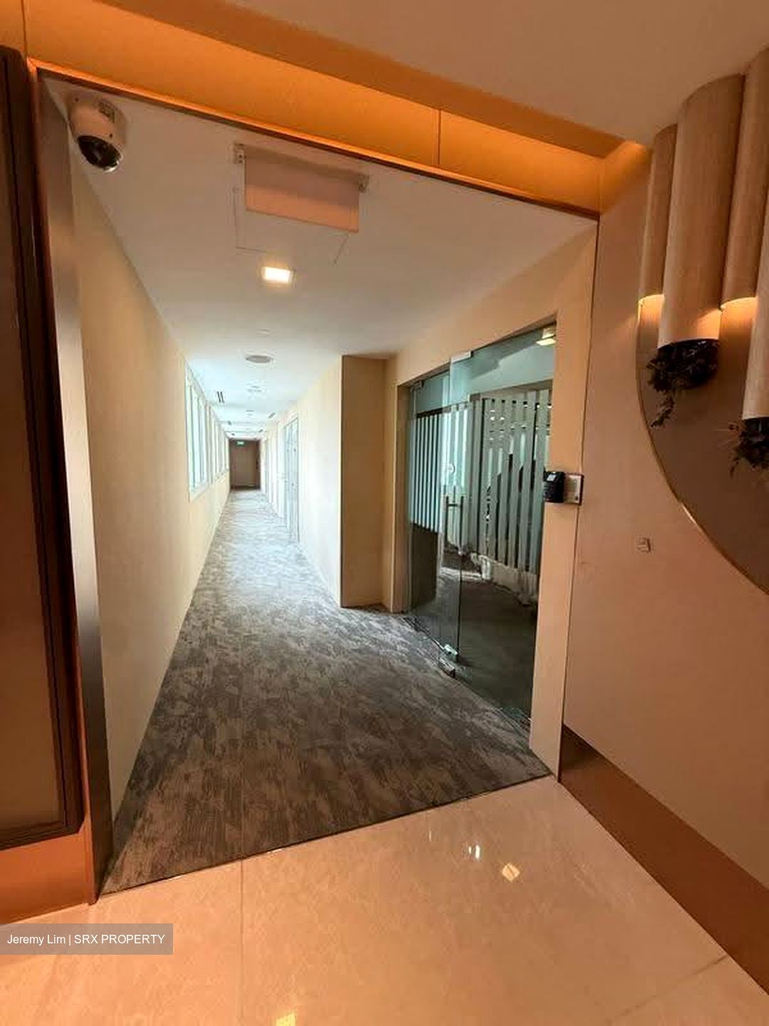 Palais Renaissance (D9), Office #632370661